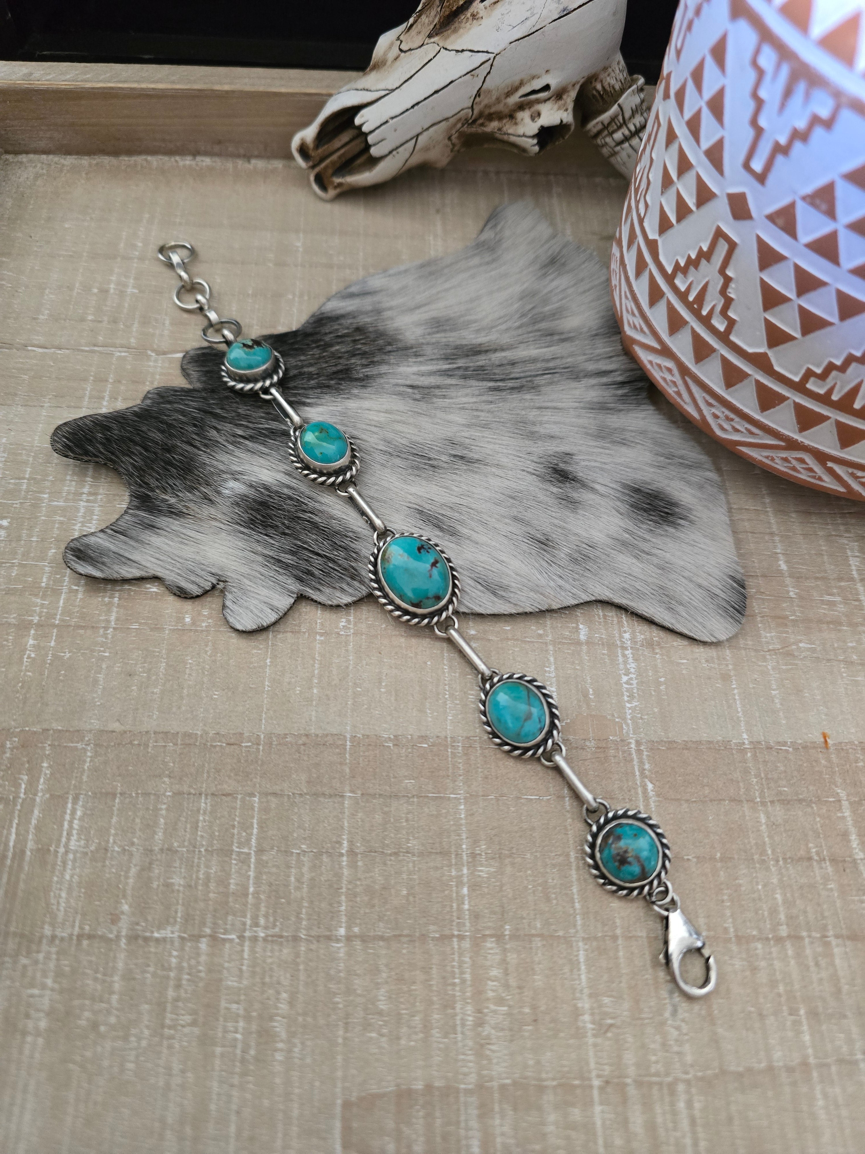 AUGUSTINE LARGO FIVE KINGMAN TURQUOISE STONE BRACELET