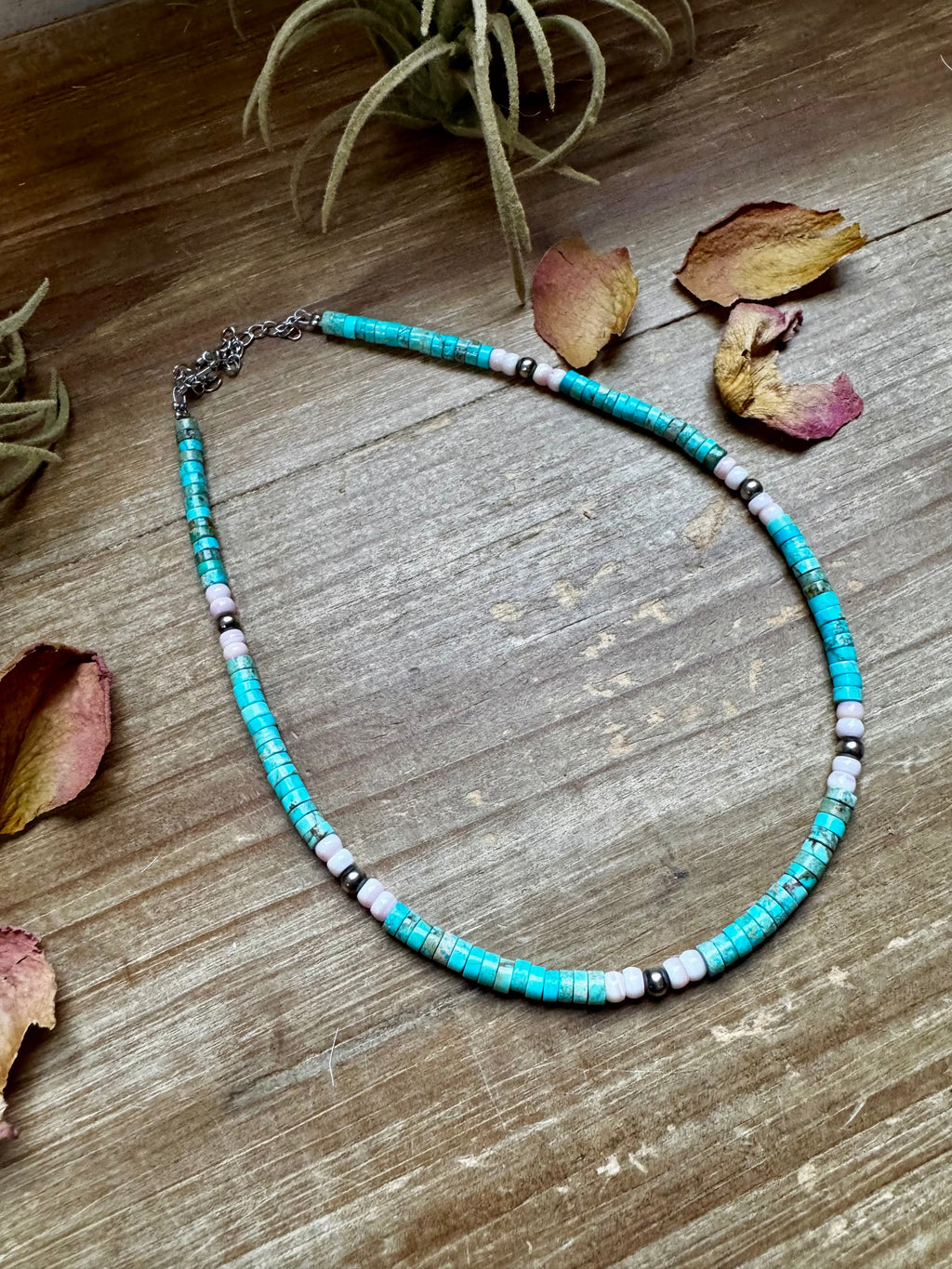 Turquoise Variscite & Pink Conch Choker – Exclusive Bijoux FAB Design