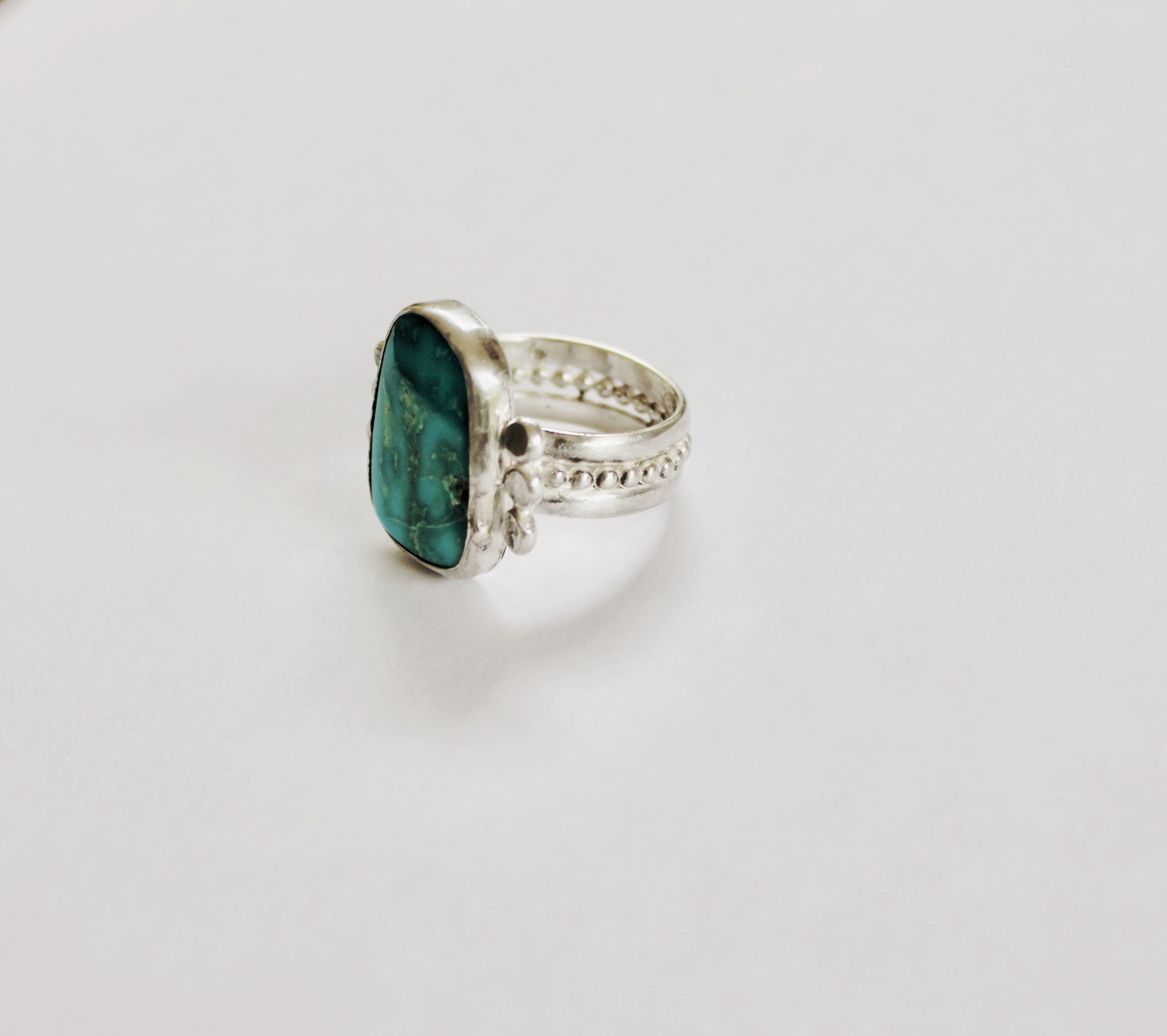Size 8.5 Blue Gem Turquoise Ring