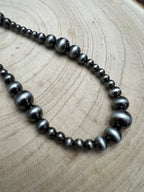 Desert Pearl Graduated Silver Western Necklace — 18 Inch
