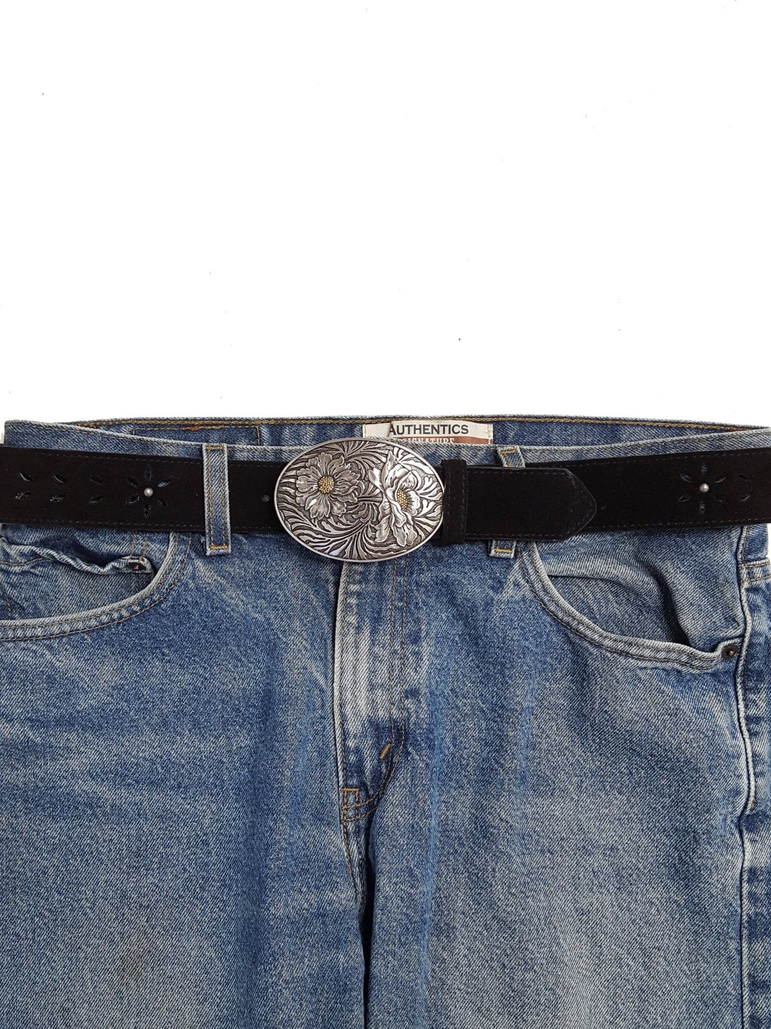 Western Oval Sunflower Belt Buckle — Premium Silver Plating with Gold Trim Accent